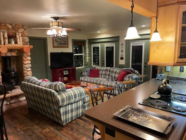 The Honky Tonk Cabin Long Valley Junction 外观 照片