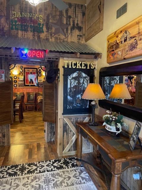 The Honky Tonk Cabin Long Valley Junction 外观 照片